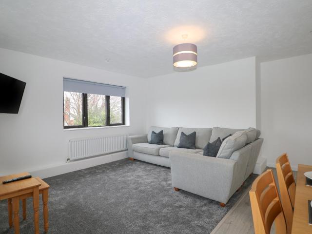 Flat 32 - Marine Court