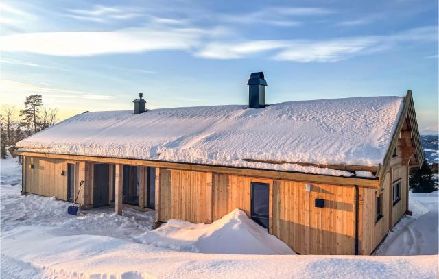 Awesome Home In Øyer With Kitchen