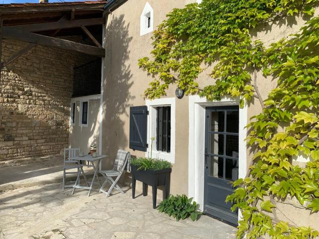 Gîte des Abeilles - Cosy, Rural & Tranquil with Shared Pool