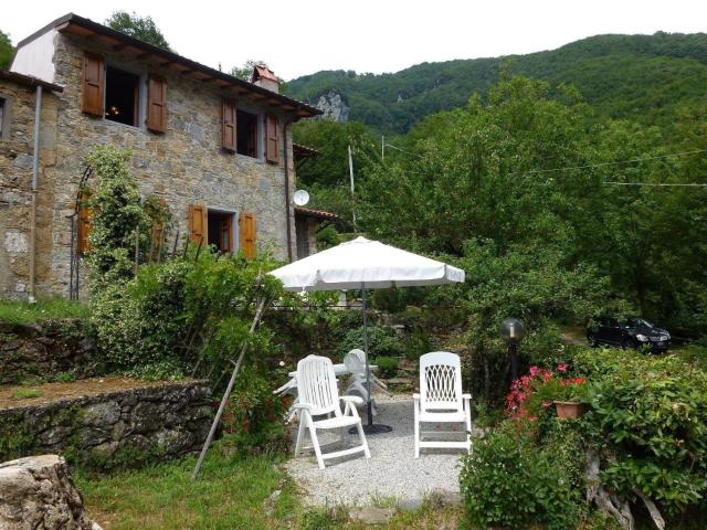 Gemütliches Ferienhaus in Camaiore mit Garten, Terrasse und Grill