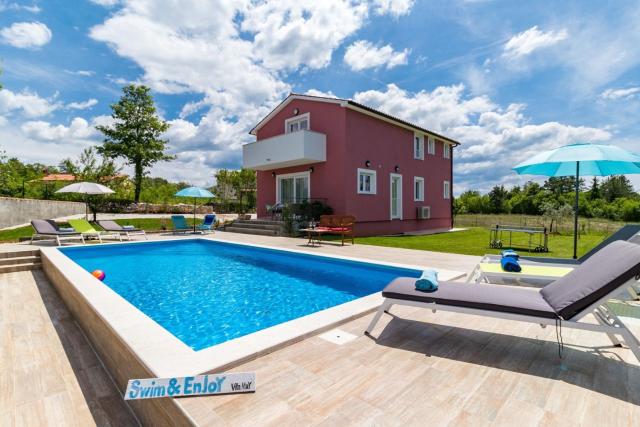 House May for max 9 persons with pool and garden