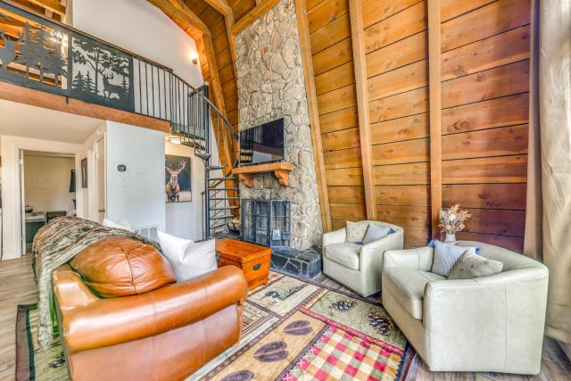 Cozy Ruidoso Cabin Rental with Private Hot Tub!