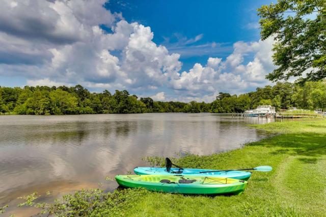 Bells Marina & Fishing Resort - Santee Lake Marion by I95 - Family Adventure, Pets on Request!