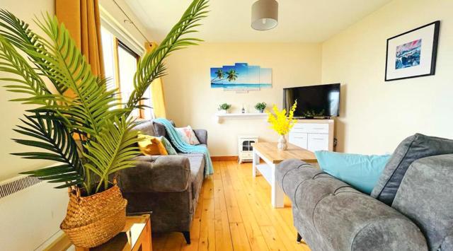 Summer Breeze - My Cosy & Warm Holiday Home in Youghal's heart - Family Friendly - Long Term Price Cuts