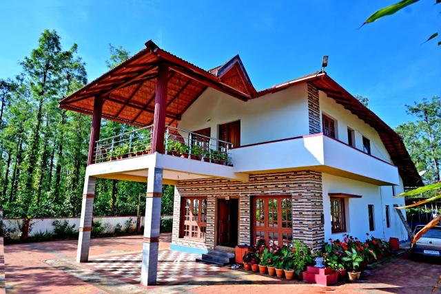 Hulihara Homestay - Full Villa, Coffee Estate & Balcony View