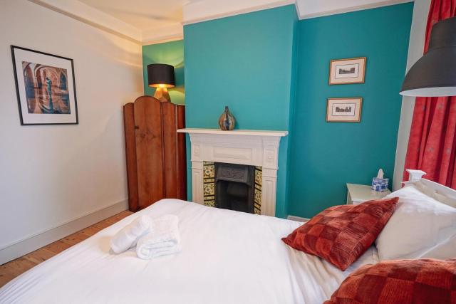 Cosy 1-Bed Escape with Free Parking - At Hem