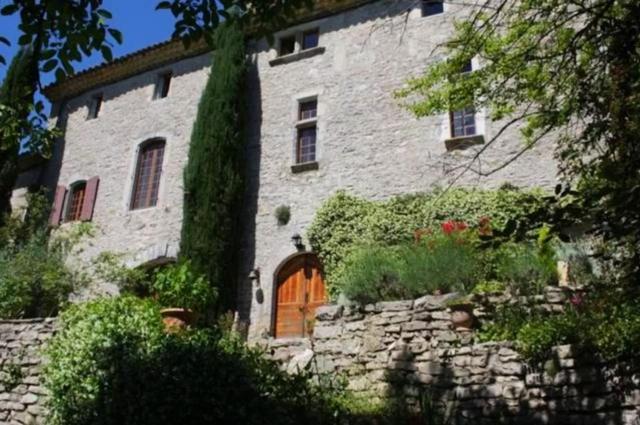 Appartement spacieux a Ferrieres les Verreries avec jardin prive