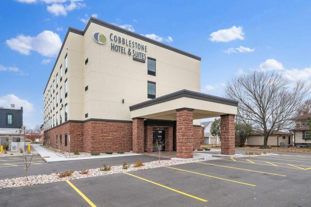 Cobblestone Hotel & Suites - Mosinee