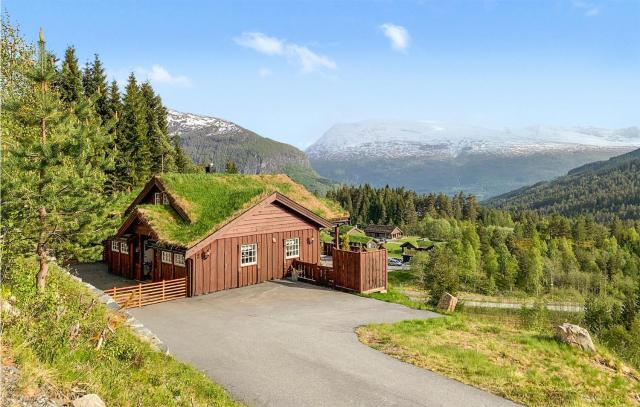 Beautiful Home In Stryn With Kitchen