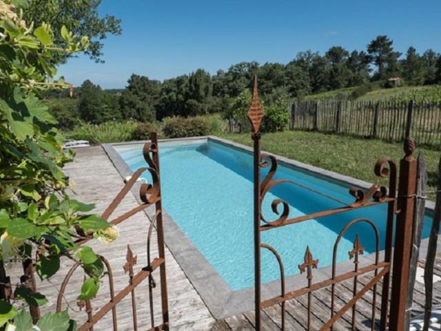 Magnifique maison avec piscine privée, Wi-Fi et animaux acceptés - FR-1-616-234