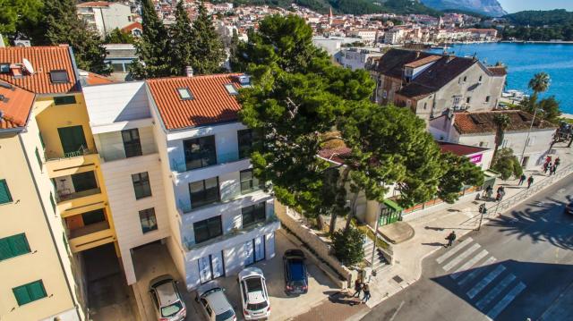 Apartments by the sea Makarska - 19145