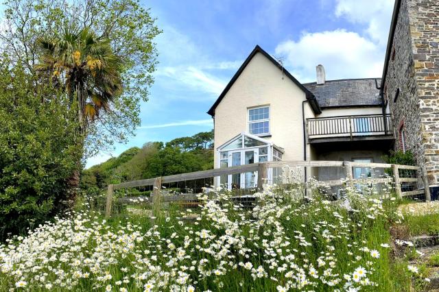 BISHOPS TAWTON OVERTON HOUSE 2 Bedrooms