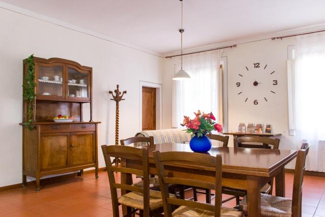 Bright Holiday Home in the countryside near Pisa