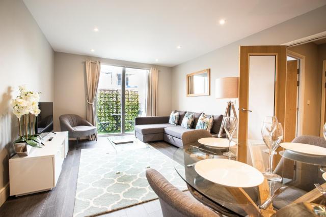 Urban Living's - The Wren Beautiful City Centre Apartment with Parking