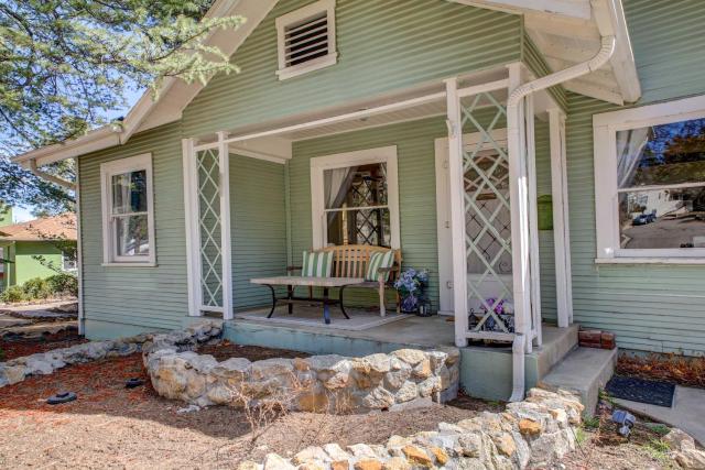 Pet Friendly and Historic Prescott Home with Fire Pit!