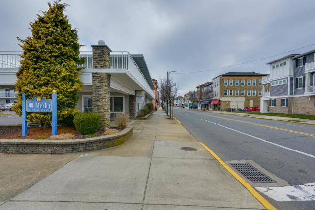 Ocean City Condo with Pool Walk to Boardwalk!