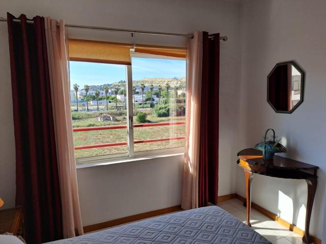 Remarkable 1 Bedroom Apartment Costa da Caparica