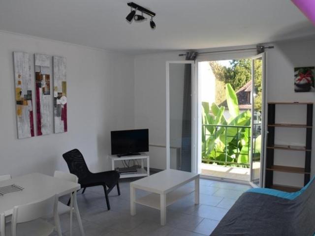 **Appartement T3 Centre-Ville La Roche-Posay avec Piscine, Terrasse et Wi-Fi** - FR-1-541-74