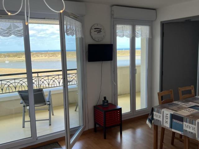 Appartement avec Piscine et Parking, 2 Pièces à Port-Guillaume - FR-1-487-347