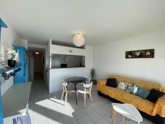 Appartement 4 personnes, rez-de-chaussée, piscine, plage à 200 m, wifi - FR-1-709-32