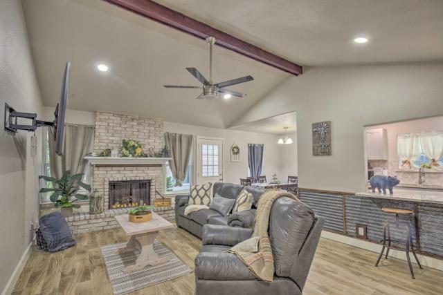 Pet-Friendly San Antonio Gem Near Nature Preserve!