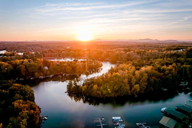 Halesford Harbour Resort - Smith Mountain Lake