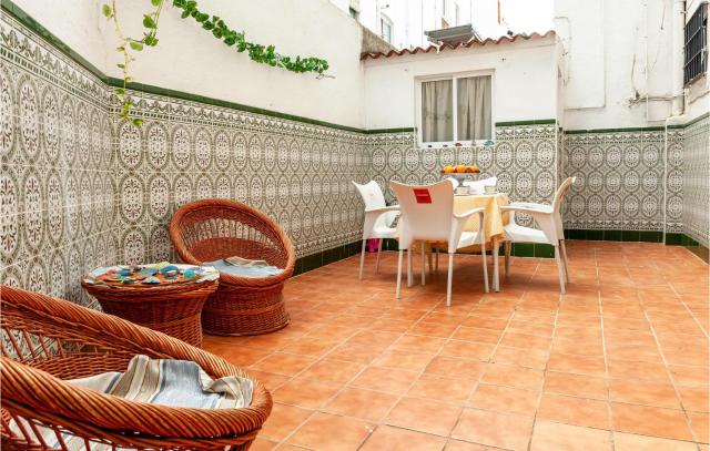 3 Bedroom Cozy Apartment In Huelva