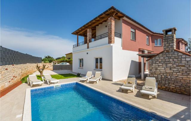 Gorgeous Home In Pula With Wifi