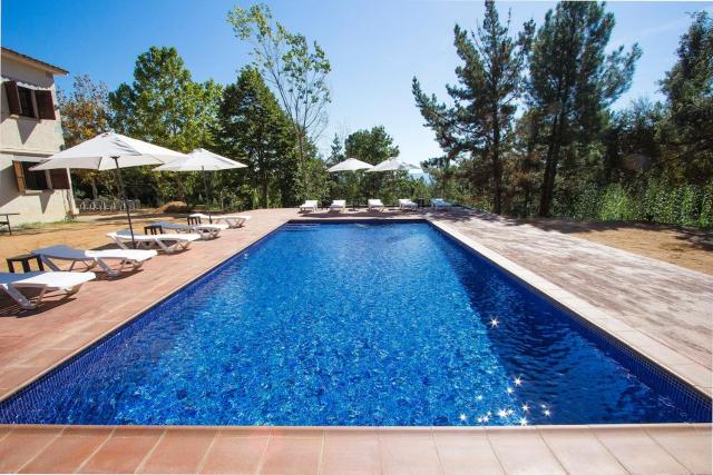 Catalunya Casas: Spacious Villa Vera up to 24 guests, a short drive to Blanes!