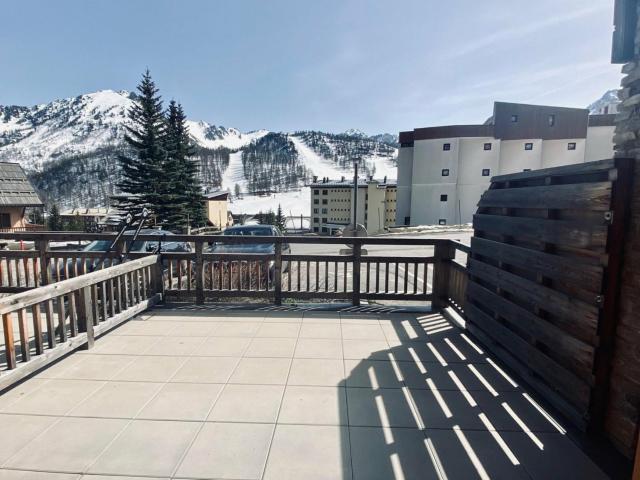 Luxueux appartement 3* avec terrasse et garage privé, à 100m des pistes et proche des commodités - FR-1-445-176