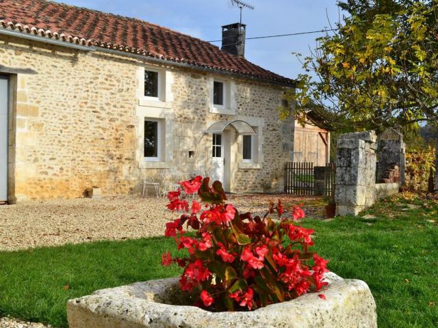 Maison familiale avec grand jardin près du Périgord - 3 chambres, WIFI et vélos fournis - FR-1-653-171