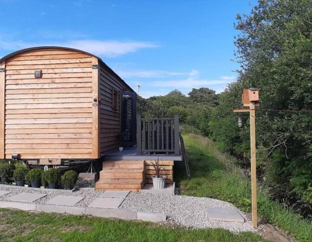 Shepherds Hut with hot tub on Anglesey North Wales