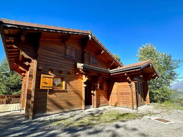 Chalet 2 chambres +1 espace couchage, terrasse, parking, WIFI, non fumeur - FR-1-572-264