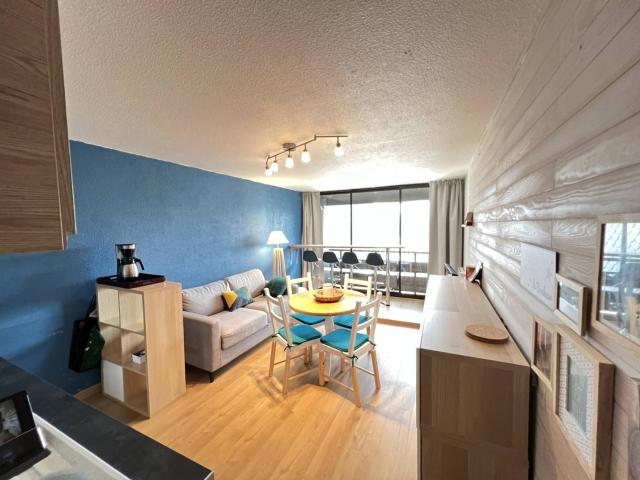 Studio cabine avec parking, 3 lits et cuisine équipée - FR-1-593-83