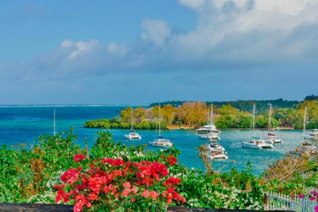 Boutique Villa on the Rocks with Stunning Sea Views, Infinity Pool & Private Jetty