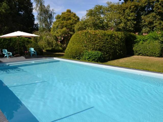 Gîte spacieux avec piscine chauffée, wifi et tennis au bord de la Loire - FR-1-590-97