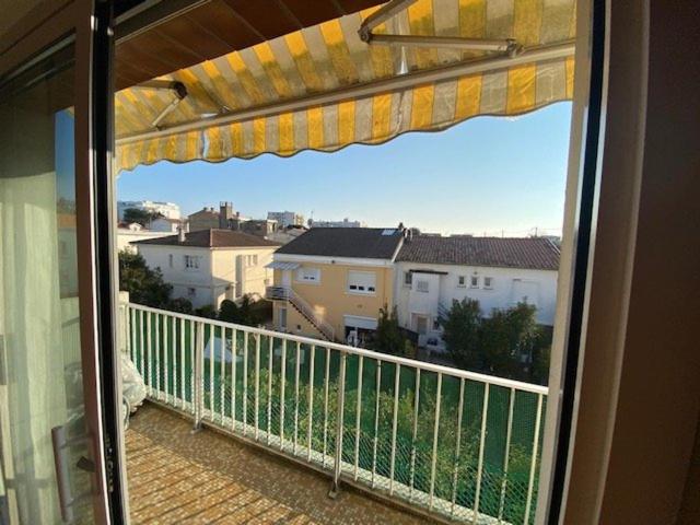 Appartement T3 Royan, proche de la plage, balcon, dernière étage, cuisine équipée, parking facile - FR-1-494-124