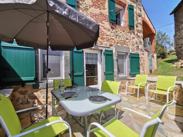 Gîte paisible rénové à St Just, terrasse privée, randonnées, proche Puy en Velay - FR-1-582-343