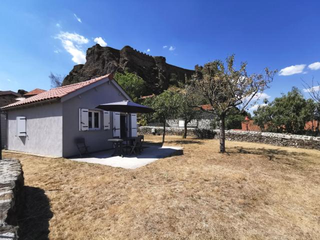 Maison rénovée avec grand jardin à Polignac - FR-1-582-351