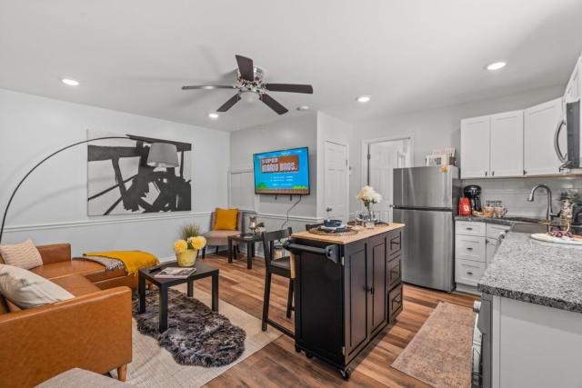 East Passyunk Trendy Apartment