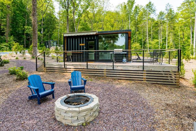 Riverside Tiny Cabin w Hot Tub, Fire Pit, & Kayaks