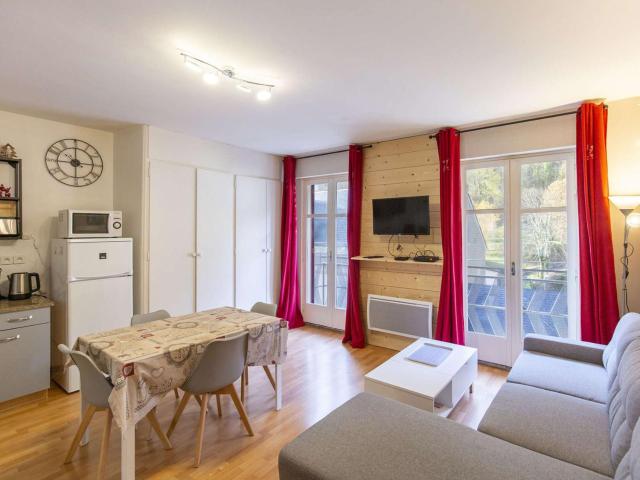 Appartement rénové 4-6 pers, centre-ville Cauterets avec balcon et wifi, à 600m des pistes - FR-1-401-249