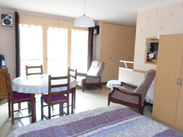 Studio confortable avec balcon, proche des Thermes et centre-ville, idéal pour 2 personnes avec WiFi - FR-1-703-90