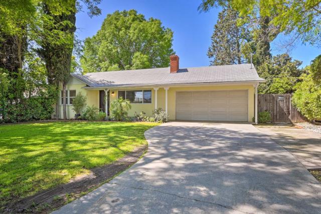 Charming Temple City Home with Fire Pit, 14 Mi to LA