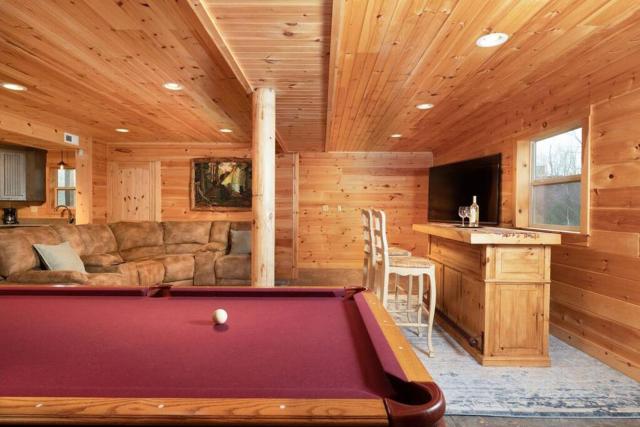 Smoke Rise Barn · Great Lake Front, Large Dock, 4bdrm, Pool Table