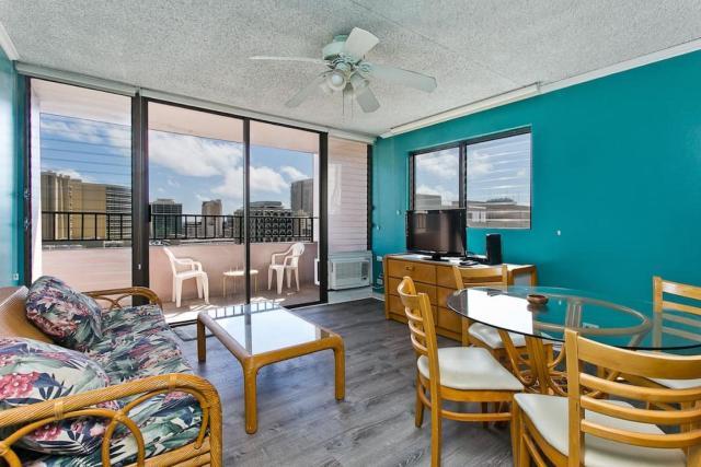 Royal Kuhio 1712 - Spacious Corner Unit with Stunning Ocean City Views in the Heart of Waikiki!