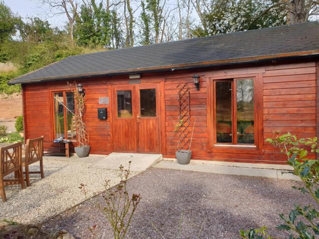 Beautiful 1-Bed Log Cabin in Retford close to A1