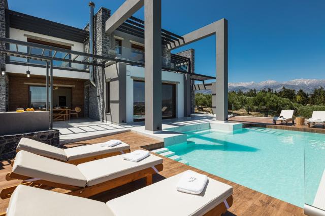 Eloa Luxury Villa