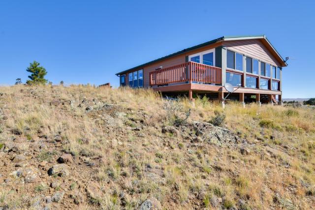 Tranquil Cabin Getaway with Panoramic Mtn View!