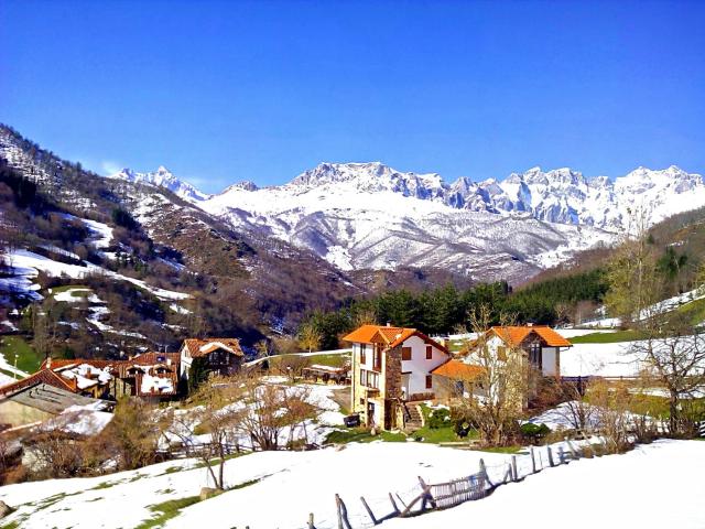 Casas Rurales y Apartamentos La Hornera